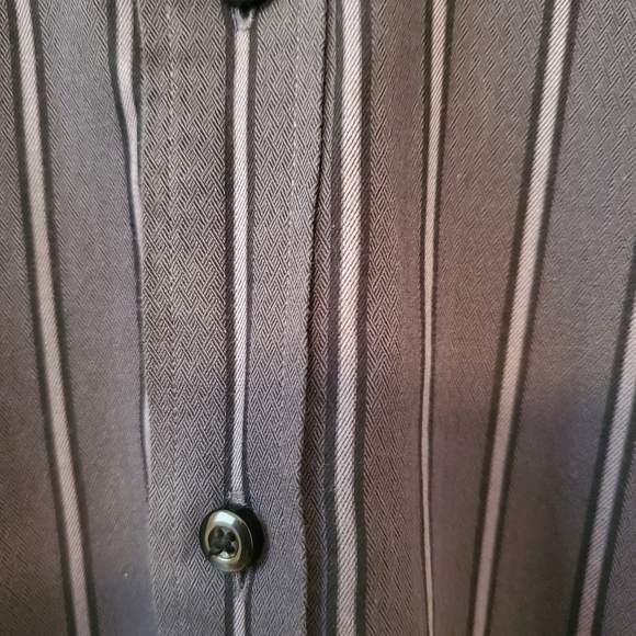 TAYLOR BYRD button down - Picture 5 of 6